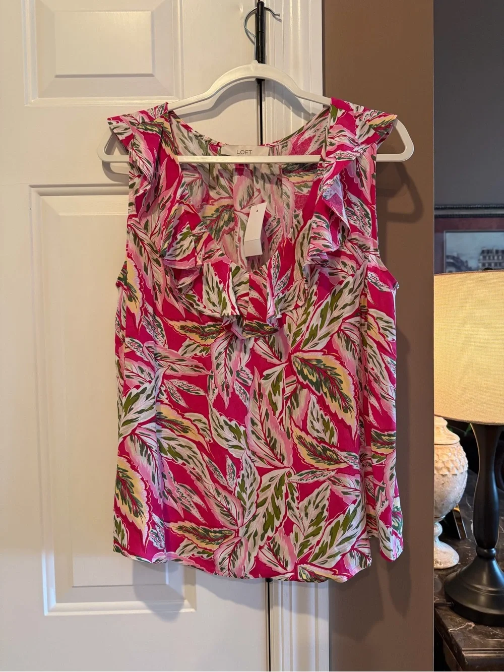 LOFT NWT Ruffle Front Tank Top Size L - Picture 1 of 2